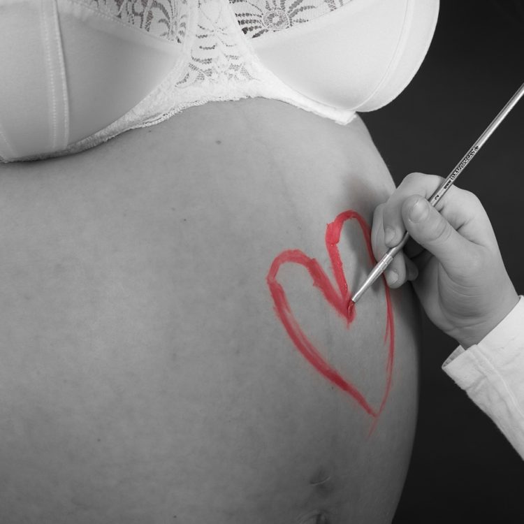 Babybauch-Bellyfoto-Schwangerschaft-Schwangerschaftsfoto