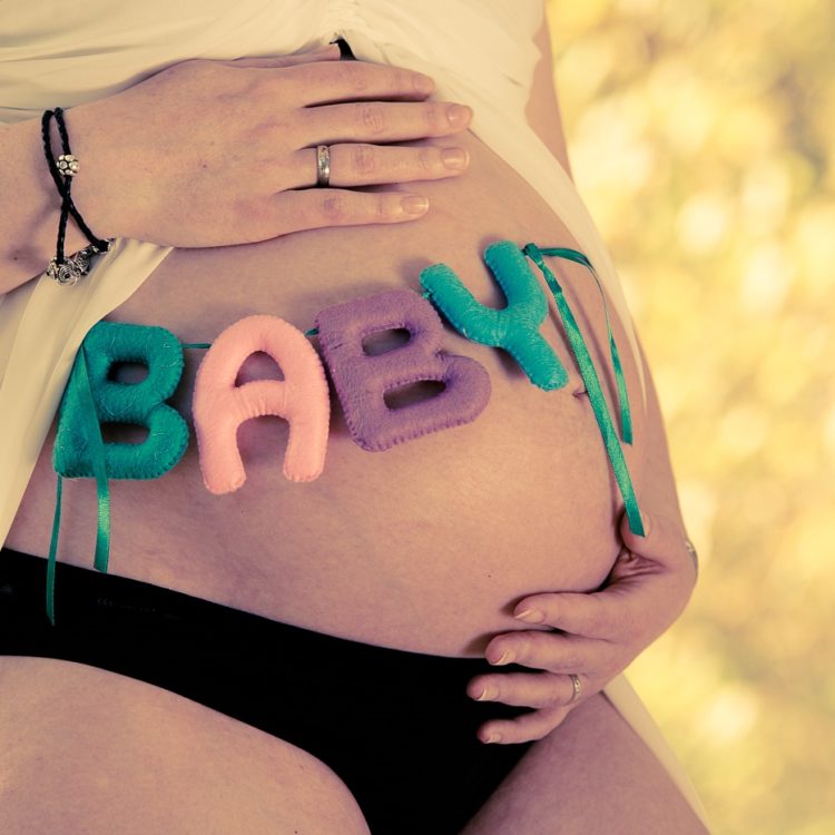 Babybauch-Bellyfoto-Schwangerschaft-Schwangerschaftsfoto