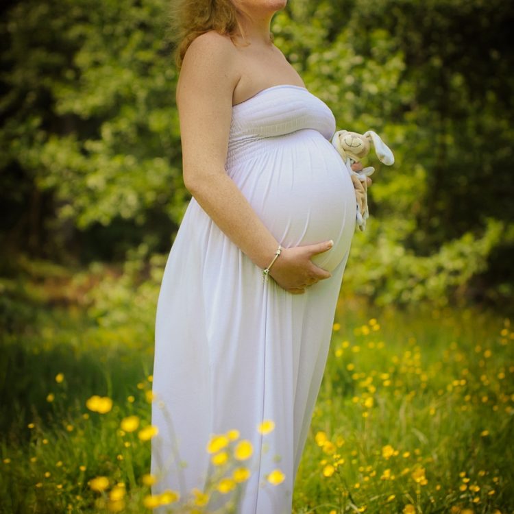 Babybauch-Bellyfoto-Schwangerschaft-Schwangerschaftsfoto